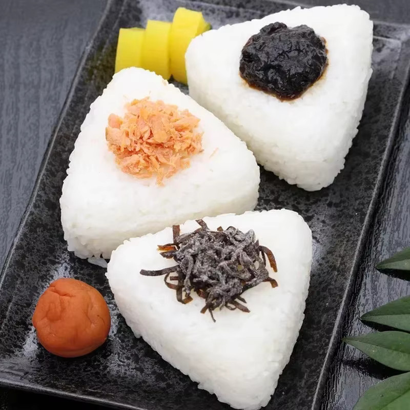Onigiri Maker Set Dreiecks Sushi Form aus Kunststoff in Gelb für japanische Bento Küche - Bild 4