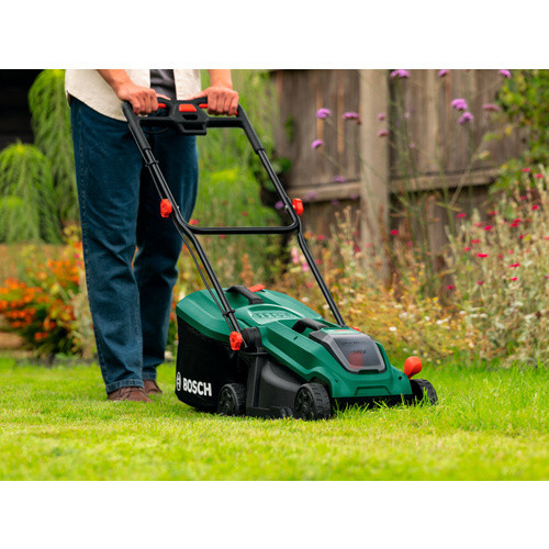 Bosch Akku-Rasenmäher ROTAK 18V-32 in Grün/Schwarz mit Mulcheinsatz und GrassCombs - Bild 4