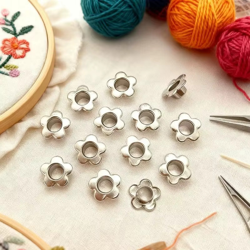 116 Stück Eisen-Pflaumenblüten-Ösen in Silber zur Herstellung von Schnurlöchern für handgefertigte Sammelalben - Bild 2