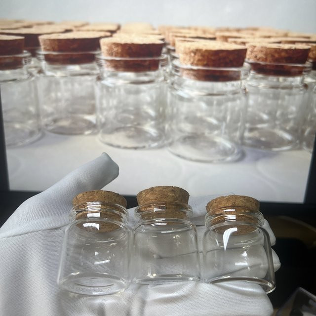 LYGIL 30 Stück Mini-Glasflaschen mit Korken für Weihnachts-Süßigkeiten, transparent, 25 ml, B/H: 37 x 40 mm - Bild 1