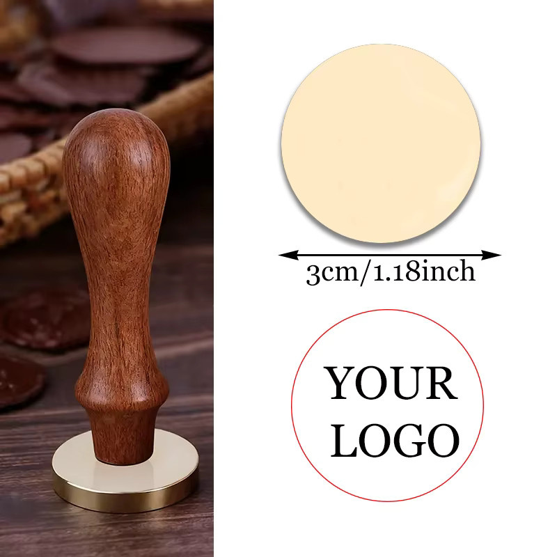 Personalisierter Schokoladenstempel aus Holz in Braun für individuelle Schokoladengeschenke und Logos - Bild 2