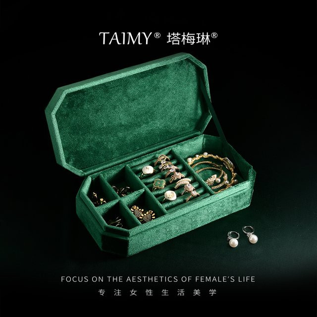TAIMY Reise-Schmuckschatulle aus Samt als tragbarer Schmuck-Organizer für Ringe, Halsketten und Armbänder - Bild 1