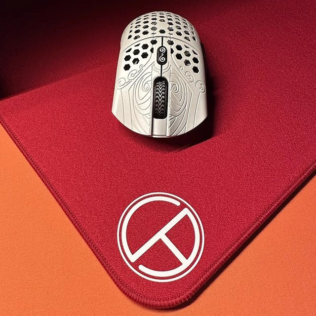 Meow Gaming Gear MGG Ultraerialace Ultraaceaim UA Esports Gaming Mauspad, Rot, strukturiert - Bild 1