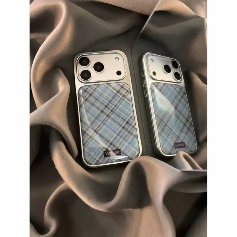 DecoPhone Handyhülle im japanisch-koreanischen Retro-Stil mit blau-braunem Karomuster für iPhone 11 bis iPhone 17 Pro Max Plus Y2K Cover - Bild 2