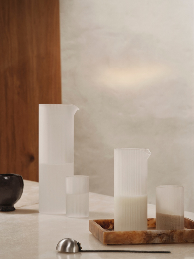 Ferm Living Ripple Wasserkaraffe in Weiß - Bild 2