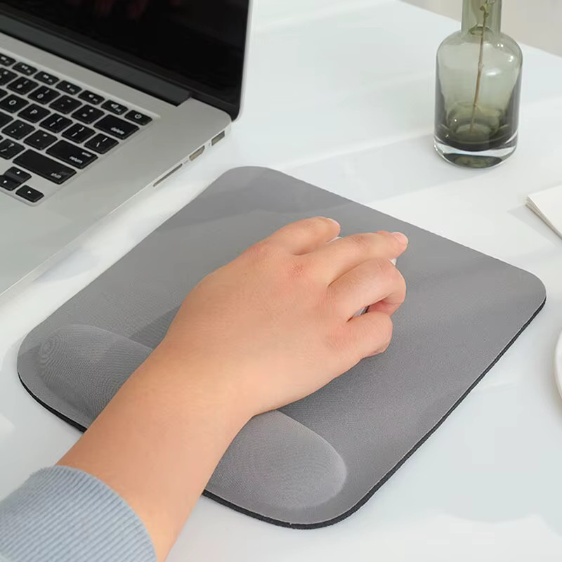 Ergonomisches Mauspad mit Handgelenkauflage aus Memory-Schaum und superfeiner Faser in Orange - Bild 2