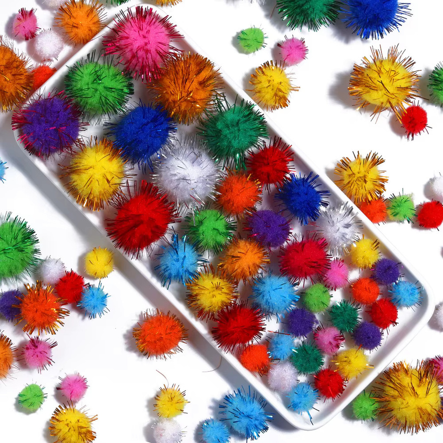 Glitzernde weiche Pompoms aus Plüsch in Multicolour für deine DIY-Dekoration und Bastelprojekte zu Weihnachten oder Partys - Bild 3