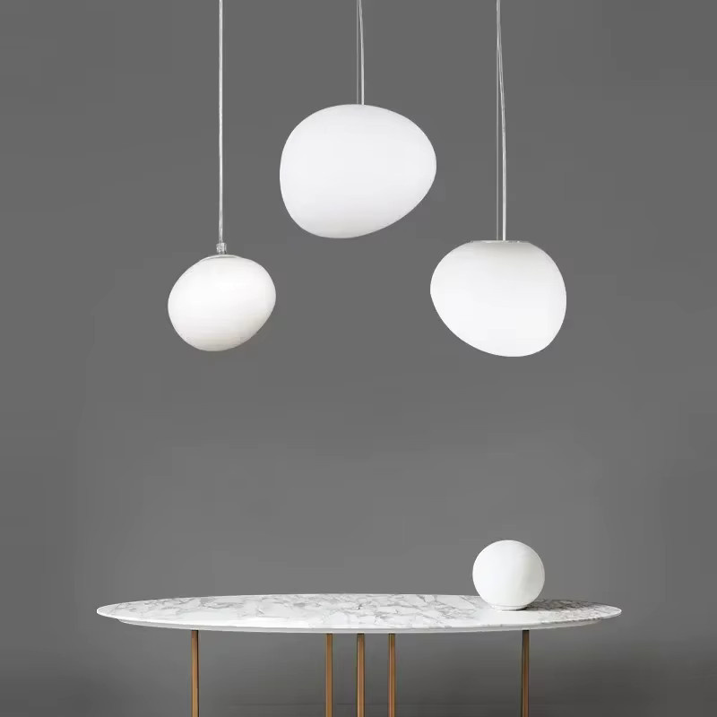 Foscarini Gregg Pendelleuchte aus Glas in Transparent oder Weiß als runde Globus-Hängeleuchte für dein Wohnzimmer - Bild 1