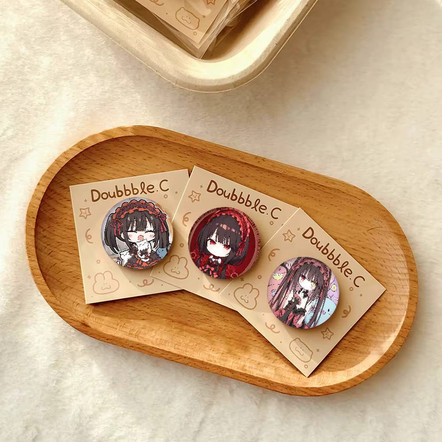 Bilibili Brosche, Cartoon K-Kurumi T-Tokisaki, Runde Anstecknadel - Bild 3