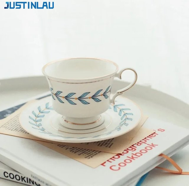 JUSTINLAU Keramik Kaffeetassen und Untertassen Set mit goldenem Rand in Grün, Weiß oder Gold - Bild 1