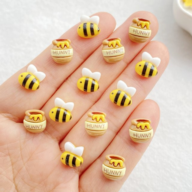 20 Stück TSXJY Mini-Cartoon-Bienen und Honigtöpfe als Nagelkunst-Applikationen aus Resin in Gelb für DIY Maniküre und Basteln - Bild 1
