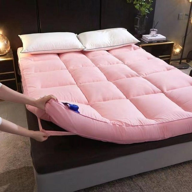 Gesteppte Matratzenauflage Lucky Black Cat in Rosa, B/T: 150 x 190 cm - Bild 1