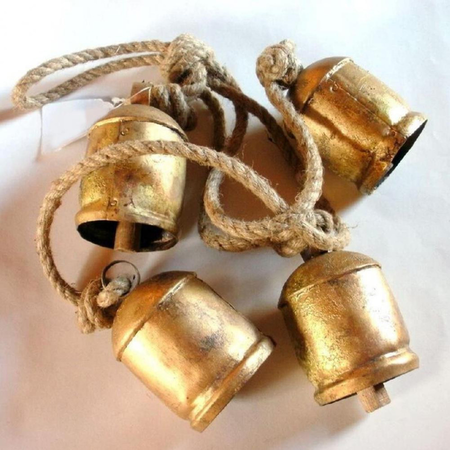 Handgemachte Kuhglocke aus Kupfer und Messing im Shabby-Landhaus-Stil, Goldfarbenes Windspiel als hängendes Ornament - Bild 4