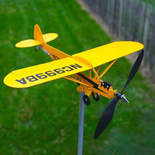 Gelbe Wetterfahne mit Flugzeug-Motiv aus Metall als Windrichtungsanzeige und Garten-Dekoration - Bild 1