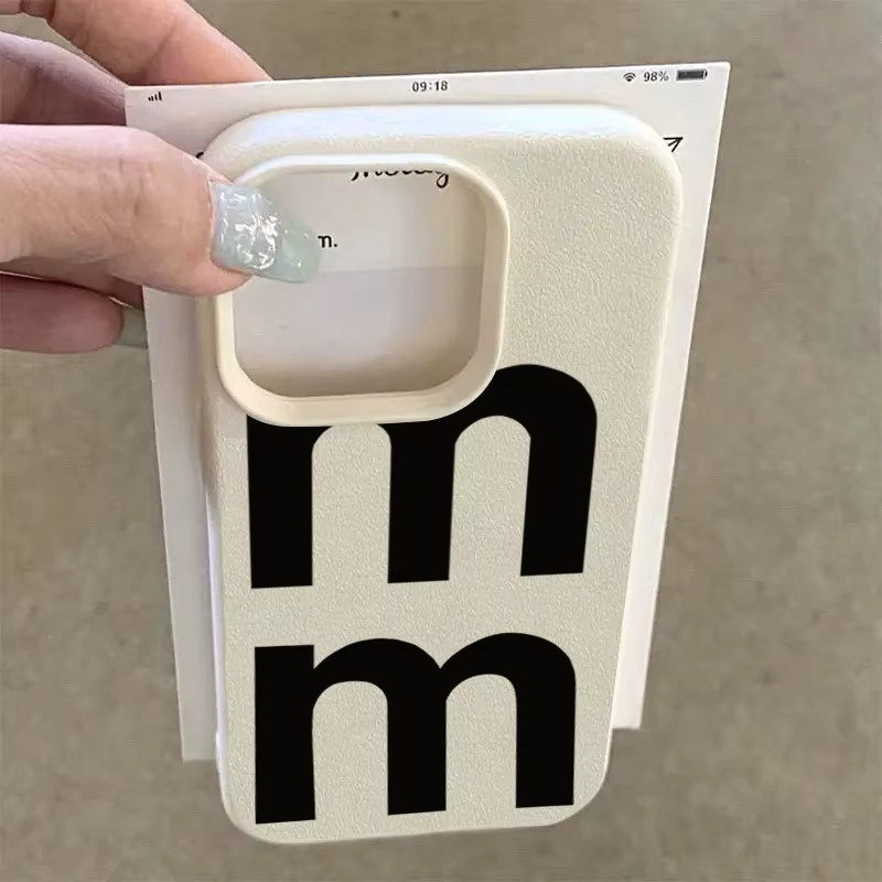 Bunte Handyhülle mit Buchstaben-M-Aufdruck für iPhone 11 bis 17 Pro Max und weitere Modelle, weiche TPU-Abdeckung, mehrfarbig - Bild 2