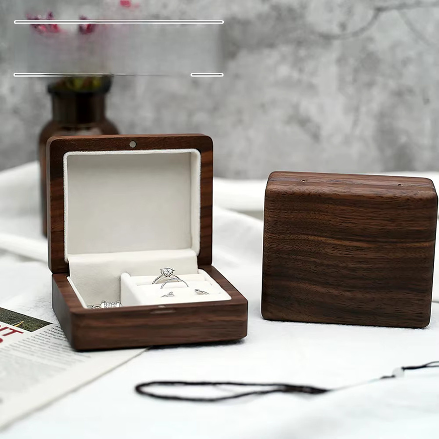 MAHOOSIVE Retro Schmuckbox aus Holz in Braun als Reise-Organizer für Ringe, Halsketten und Armbänder - Bild 1