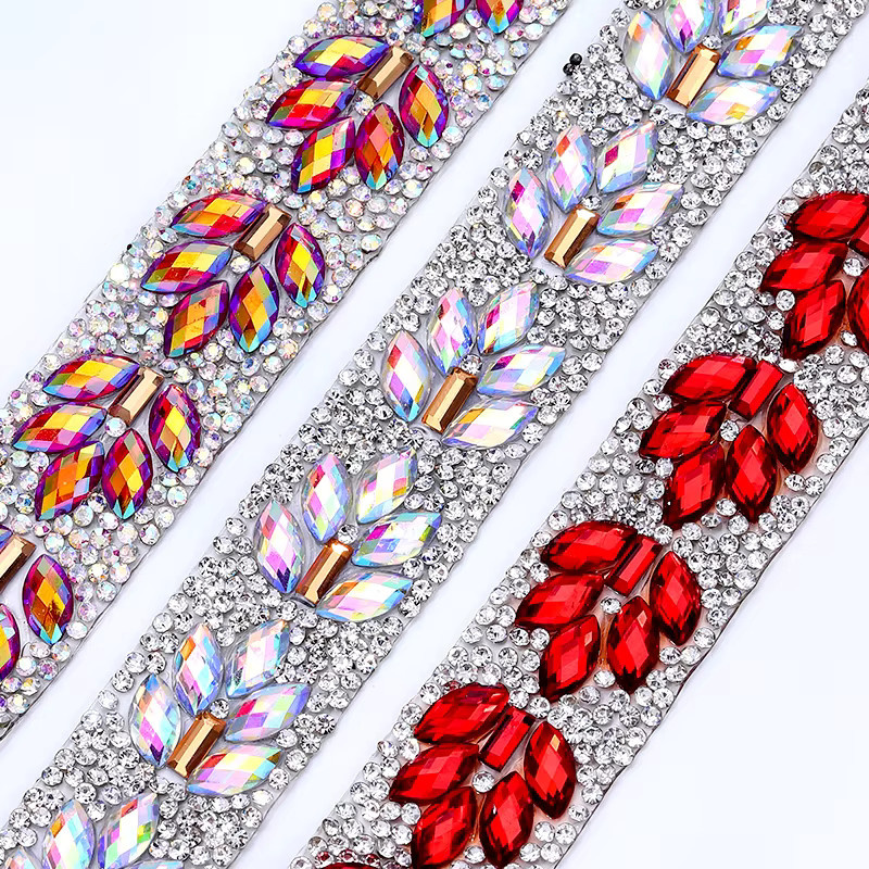 DUCRYSTAL Strassband mit Harz-Motiven und Kristall-Glitzer für DIY-Bastelarbeiten, Länge: 90 cm, Farben: Rot und Multicolour - Bild 2