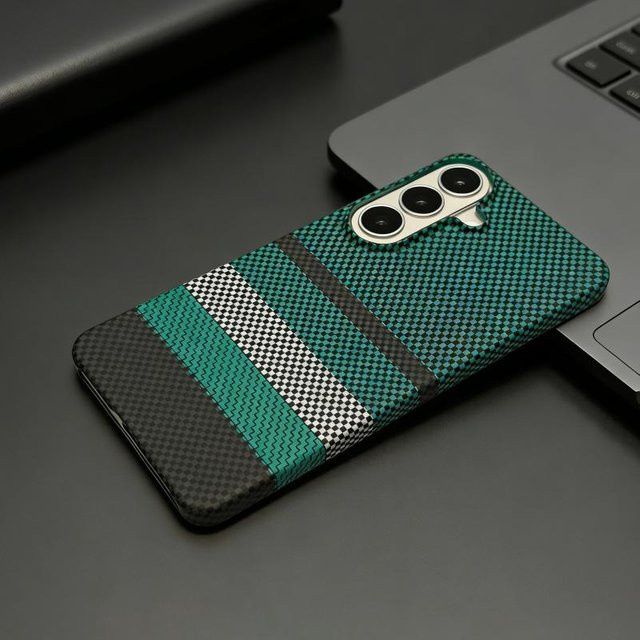 Ultra dünne magnetische Kohlefaser Handyhülle für Samsung Galaxy S25 S24 S23 S26 Plus Ultra FE in Green mit kabellosem Laden - Bild 1