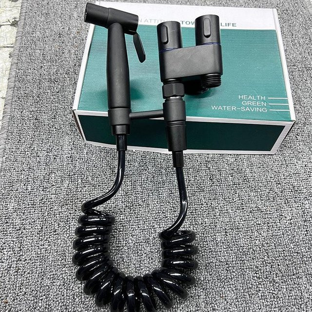 Bidet Sprühset von Binchi Outdoor Product aus Edelstahl mit Doppelsteuer-Winkelventil und 2m Federschlauch in Schwarz Matt - Bild 1
