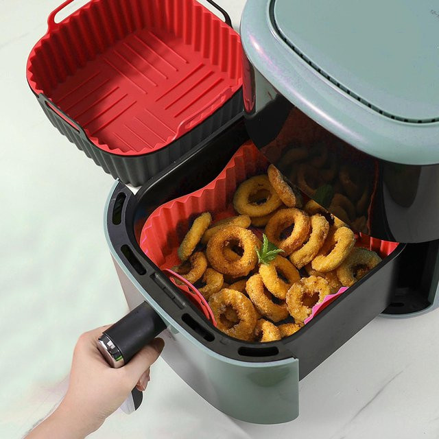 Quadratische Silikon Backmatte für Air Fryer als Antihaft Backblech in Rot - Bild 1