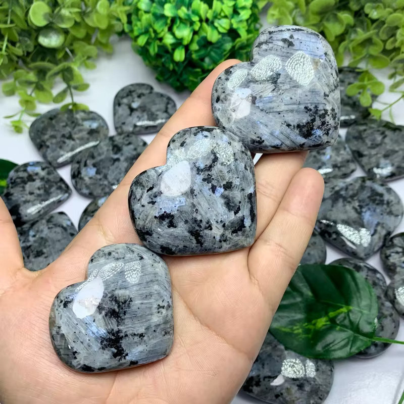 CrystalHola Kristallherz-Anhänger aus schwarzem Larvikit im Bohemian-Stil - Bild 4