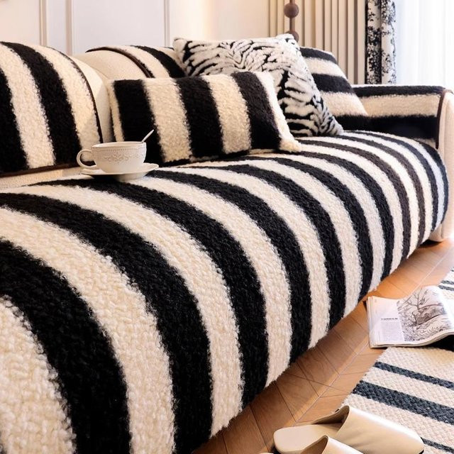 Weiches Sofakissen aus Imitations-Lammwolle in Schwarz, rutschfeste L-Form Sitzmatte für das Sofa, B/T: 70 x 70 cm - Bild 1