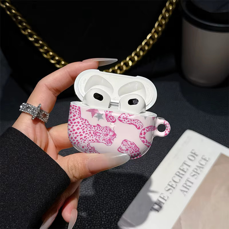 Potdemiel Schutzhülle für Apple AirPods Pro mit rosa Leoparden- und Sternenmuster in Glanz-Optik - Bild 2