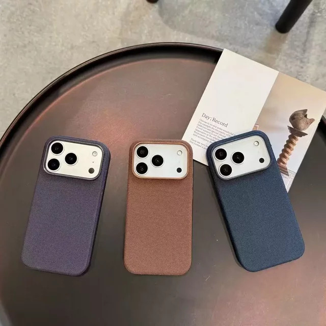 Apple Original FineWoven Schutzhülle mit MagSafe für iPhone in Grün - Bild 1