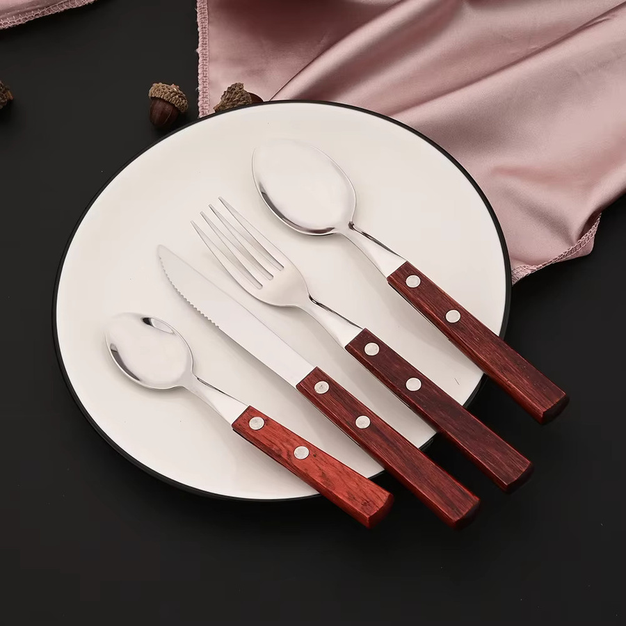 Besteckset aus Edelstahl mit Holzgriff in Rot und Silber, bestehend aus Messern, Gabeln und Löffeln von uniturcky - Bild 2