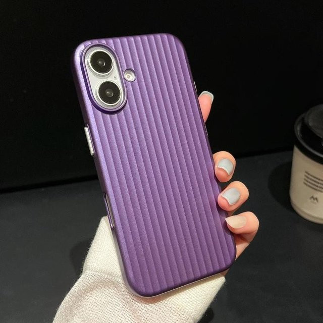 Luxus Natur-Titan Handyhülle für Apple iPhone mit galvanisierter Gitter-Struktur und welliger harter Rückseite in Purple, 6.1 Zoll - Bild 1