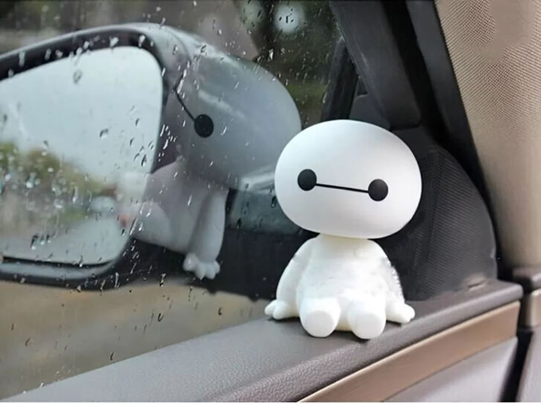 Baymax Roboter Figur aus Kunststoff als Auto Ornament für die Innenraumdekoration in Weiß - Bild 4