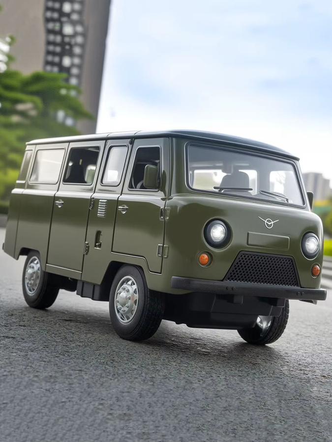 MAKEDA UAZ Traveler Hunter Diecast Modell, 1:18, Metall, Grün, mit Licht und Sound - Bild 5