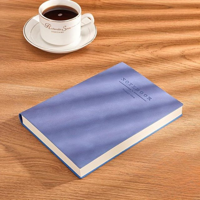 A5-Notizbuch mit weichem Kunstledereinband in Blau, 180 Blatt mit 360 linierten Seiten - Bild 1