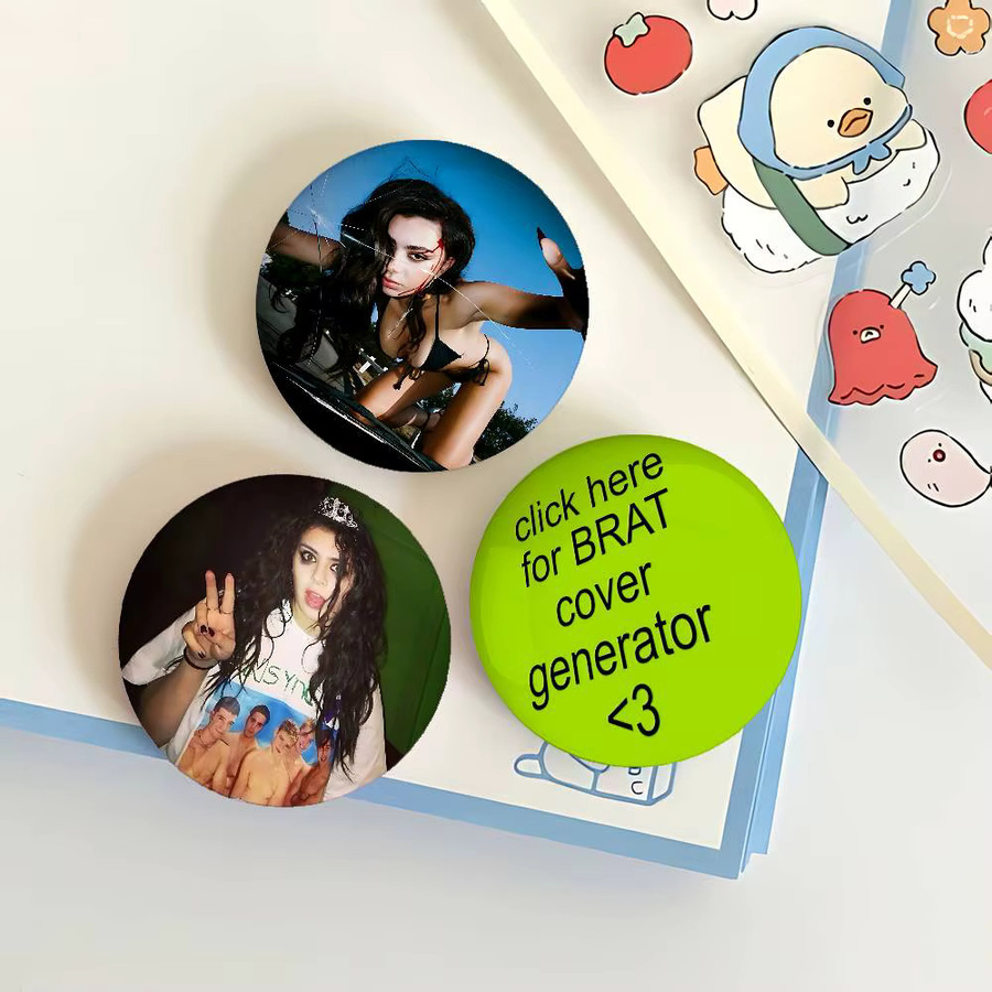 Brosche Singer C-Charli Xcx Cover, Bunt - Bild 3