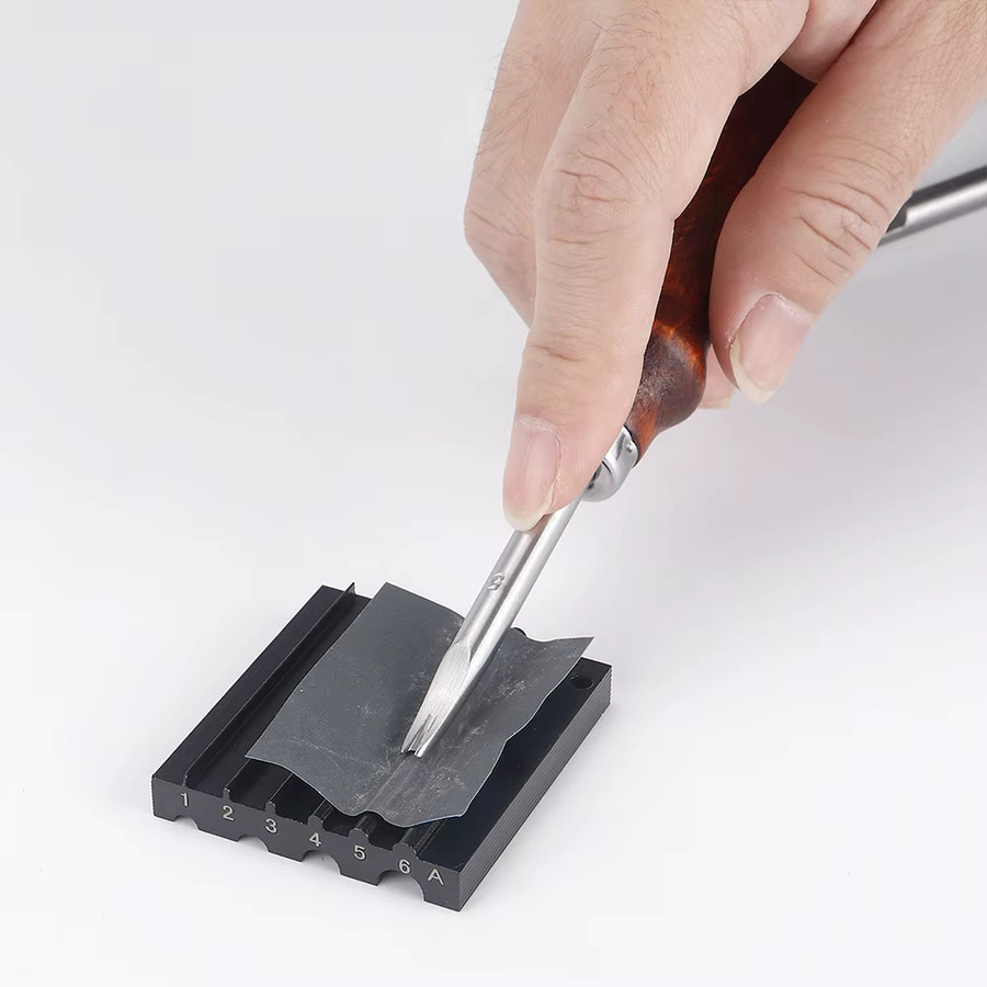QJH 2er-Set Leder-Schneidköpfe aus Metall in Schwarz: Schräg- und Kantenschleifer mit breiter Schaufel zum Schärfen dünner Kanten als DIY-Schleifwerkzeug - Bild 1