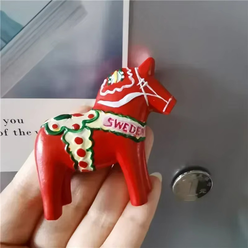 Schwedische Kühlschrankmagnete als Touristen-Souvenir für Malmö und Stockholm in Multicolour - Bild 4