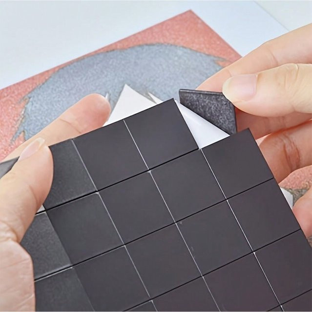 200 Stück selbstklebende schwarze Multifunktions-Magnetfolie aus weichem Gummi für die Kühlschrankdekoration - Bild 1