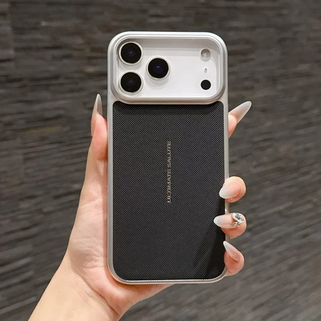 Luxuriöse MagSafe Ladehülle für Apple iPhone 17 Pro Max und iPhone 15 in Grau mit glänzenden Kanten und stoßfester Hartschale - Bild 1