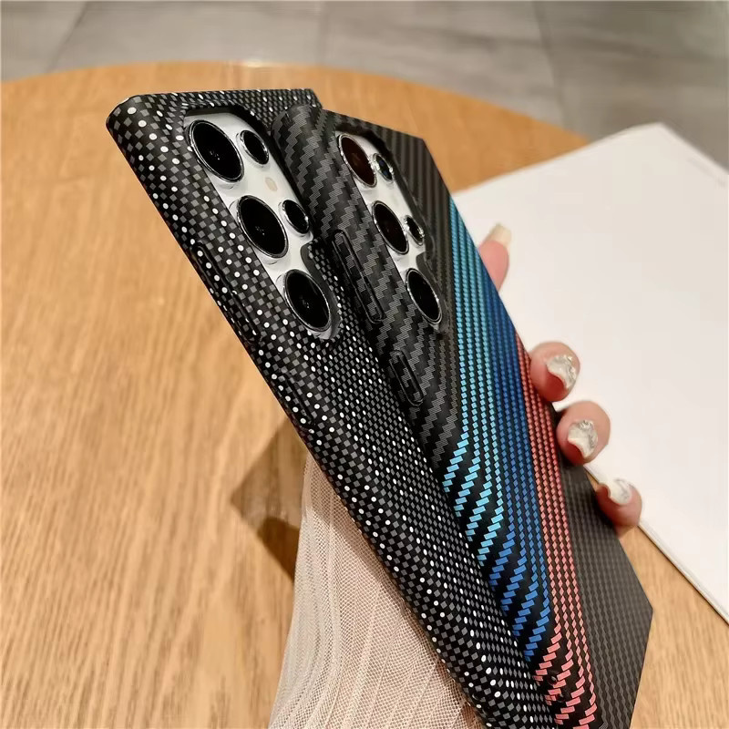 Ultradünne Carbonfaser-Hülle für Samsung Galaxy S26 Ultra in Schwarz mit kabellosem Laden und harter PC-Rückseite - Bild 2