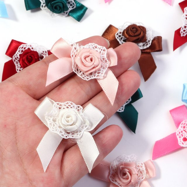 10 Stück bunte Satinband-Schleifen aus Polyester mit Spitzen-Rosen-Design für deine DIY-Dekoration und Kleidung - Bild 1