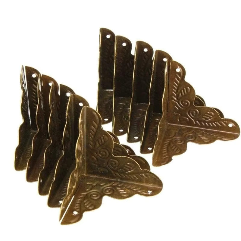 Antiker Eckenschutz aus Eisen für Holzkisten und Bastelboxen, Farbe: Gold, B/T/H: 35 x 25 x 25 cm - Bild 2