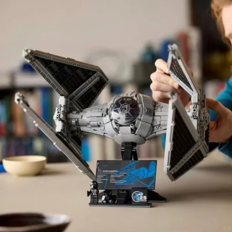 Hot Toys Star Wars Interceptor Starfighter, Modellbausatz, 1.931 Teile, ab 14 Jahren - Bild 2