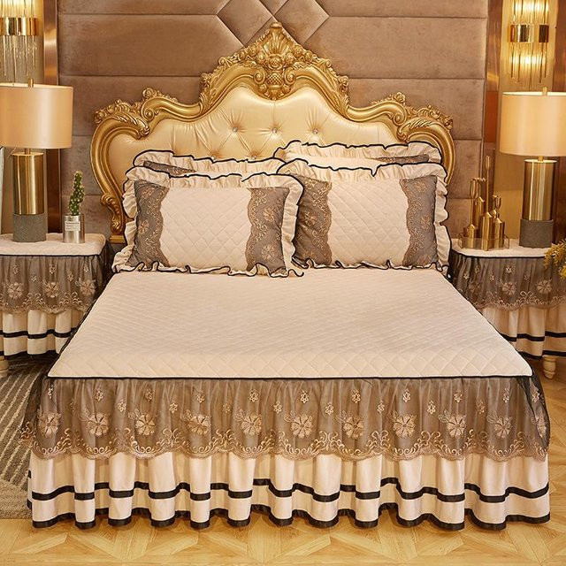 Dreiteiliges Bettwäsche-Set aus Kristallsamt in Beige mit Fleece-Fütterung und gesteckter Tagesdecke für den Winter, B/T: 150 x 200 cm - Bild 1