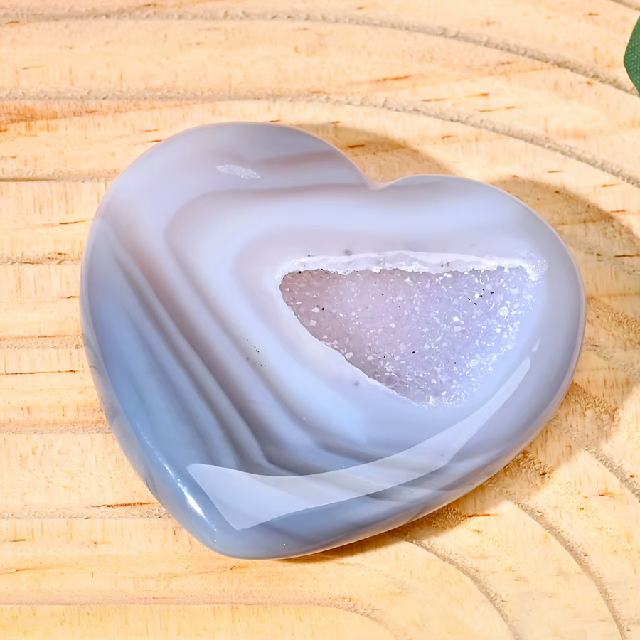 CrystalHola Natürliche Gestreifte Achat-Geode in Herzform als Deko-Kristall für dein Schreibtisch-Ornament - Bild 3