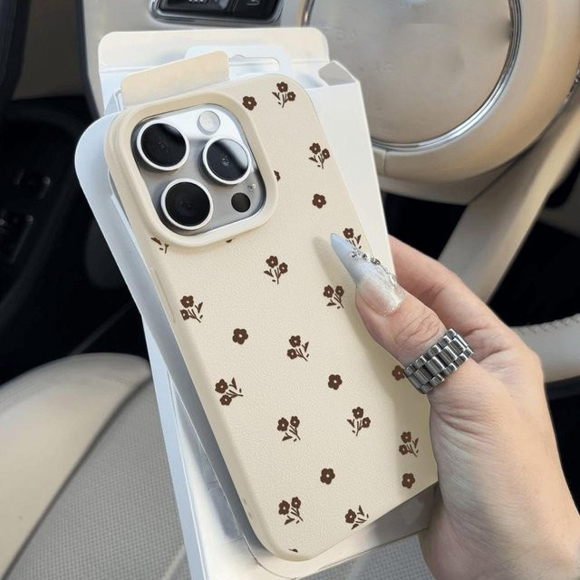 TUNEDEE Handyhülle mit Kirsch- und Herz-Schleifen-Design für iPhone 11 bis iPhone 16 Pro Max, Stoßfestes weiches Leder in Beige - Bild 1