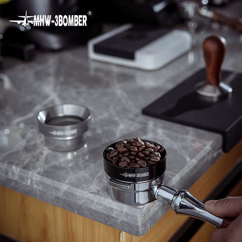 MHW-3BOMBER Magnetischer Kaffee-Dosiertrichter für 58 mm Siebträger in Schwarz aus Edelstahl - Bild 4