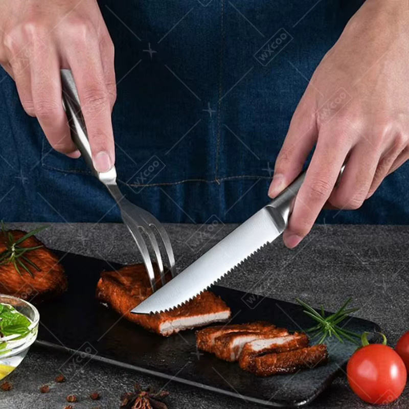 WXCOO Professionelles Ganzstahl-Steakmesser in Silber mit gezahnter Klinge für Grill und Küche - Bild 2