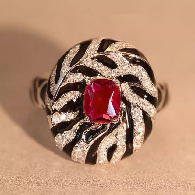 Huitan Ringe, Silber, schwarzes Emaille-Blatt-Design, roter Zirkonia, Damen - Bild 1
