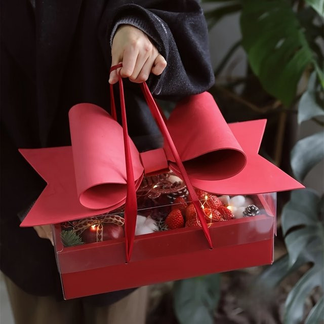 Transparente rote Blumenbox mit Schleife als Geschenkverpackung für Blumen und Kuchen - Bild 1