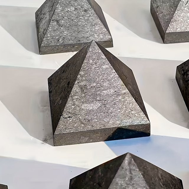 CrystalHola Shungit- und Quarzpyramide aus Naturstein, handgeschnitzte 6-Punkt-Mineral-Kunstkristallspitze in Grau - Bild 1